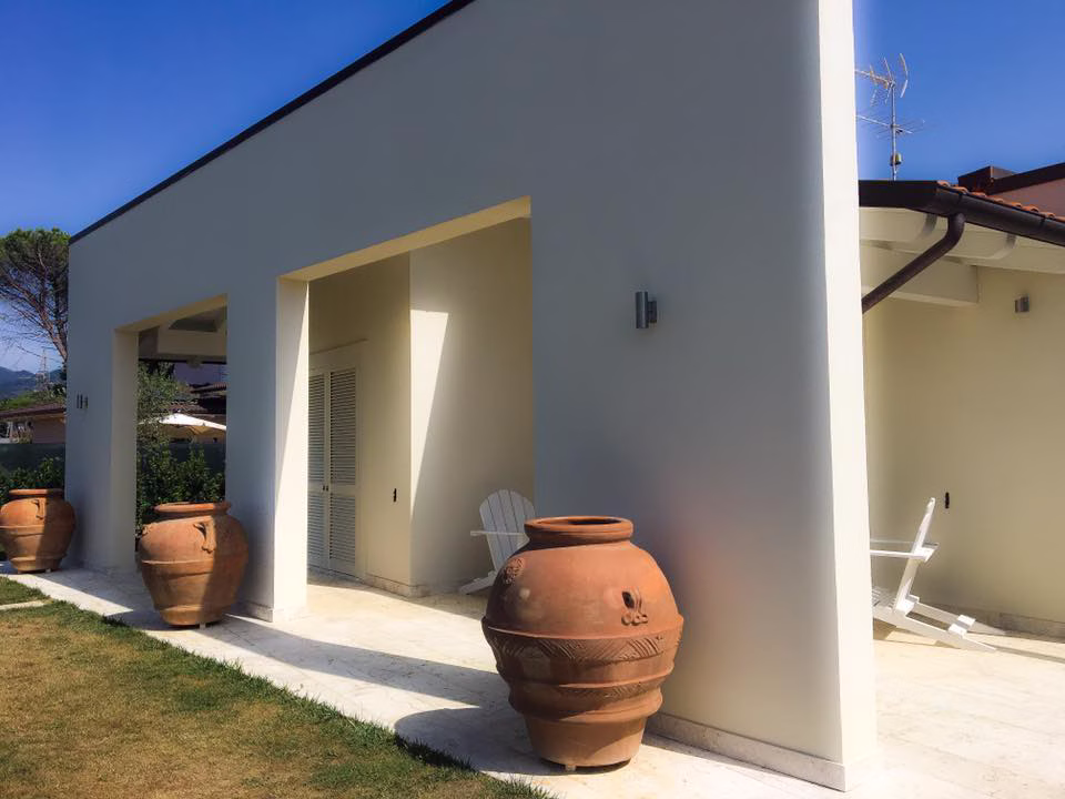Villa moderna con giardino